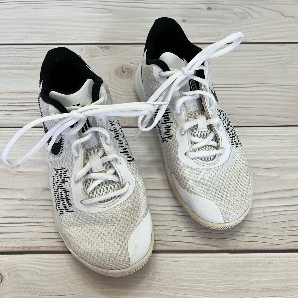 Nike Kyrie Flytrap II Boy's White/Black/Green Sneakers Size 3Y AQ3413-136